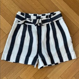Linen striped shorts